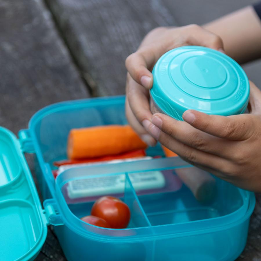 Lunch boxes and drinking bottles